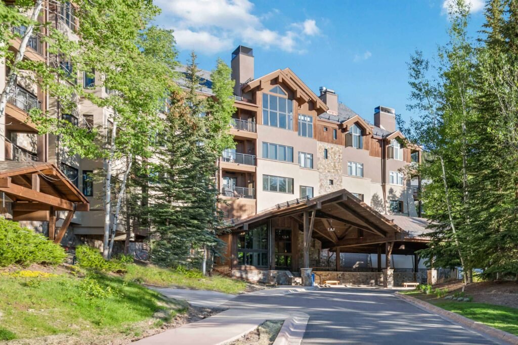 Highlands Lodge Entrance