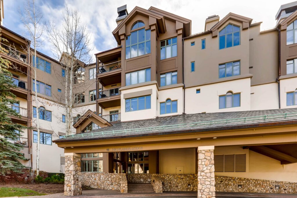 Highlands Lodge Entrance